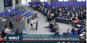 Die linke Politikerin Sarah Wagenknecht greift die deutsche Bundesregierung aus SPD, GRÜNEN und FDP frontal an.
