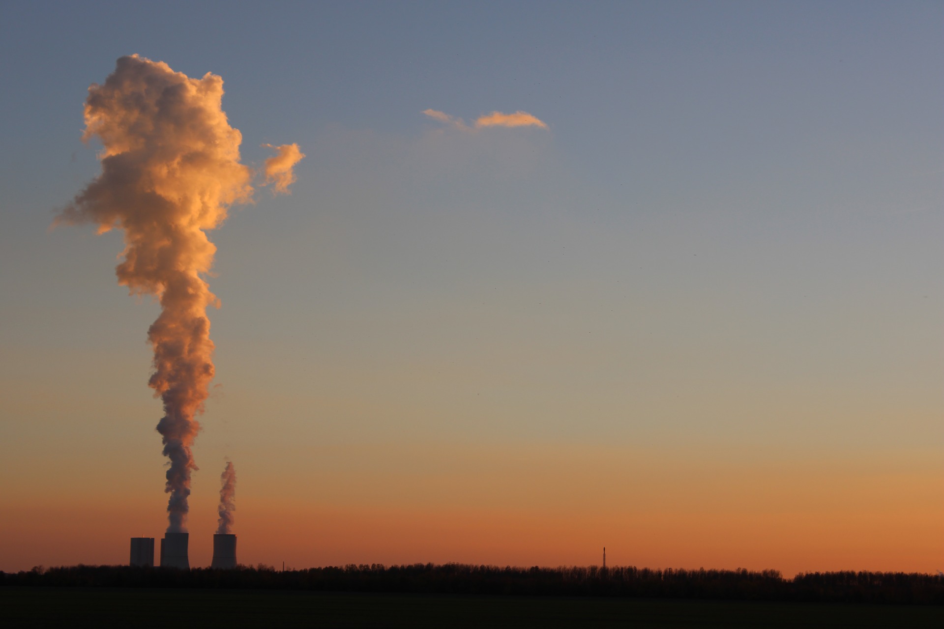 Noch versorgt das Braunkohlekraftwerk Lippendorf die Stadt Leipzig mit Fernwärme und Strom. Doch die Stadt will aus der Kohleverstromung aussteigen.