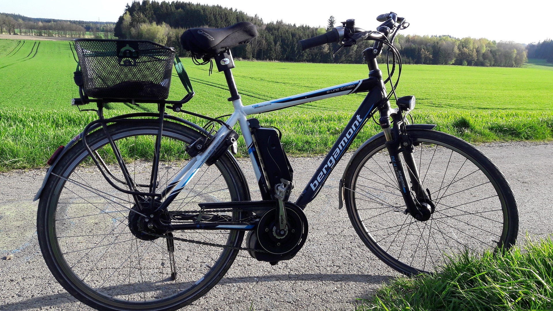 E-Bikes sind sehr beliebt. Doch die langen Ladezeiten nerven. Nun sollen Wasserstoff und Brennstoffzellen helfen.