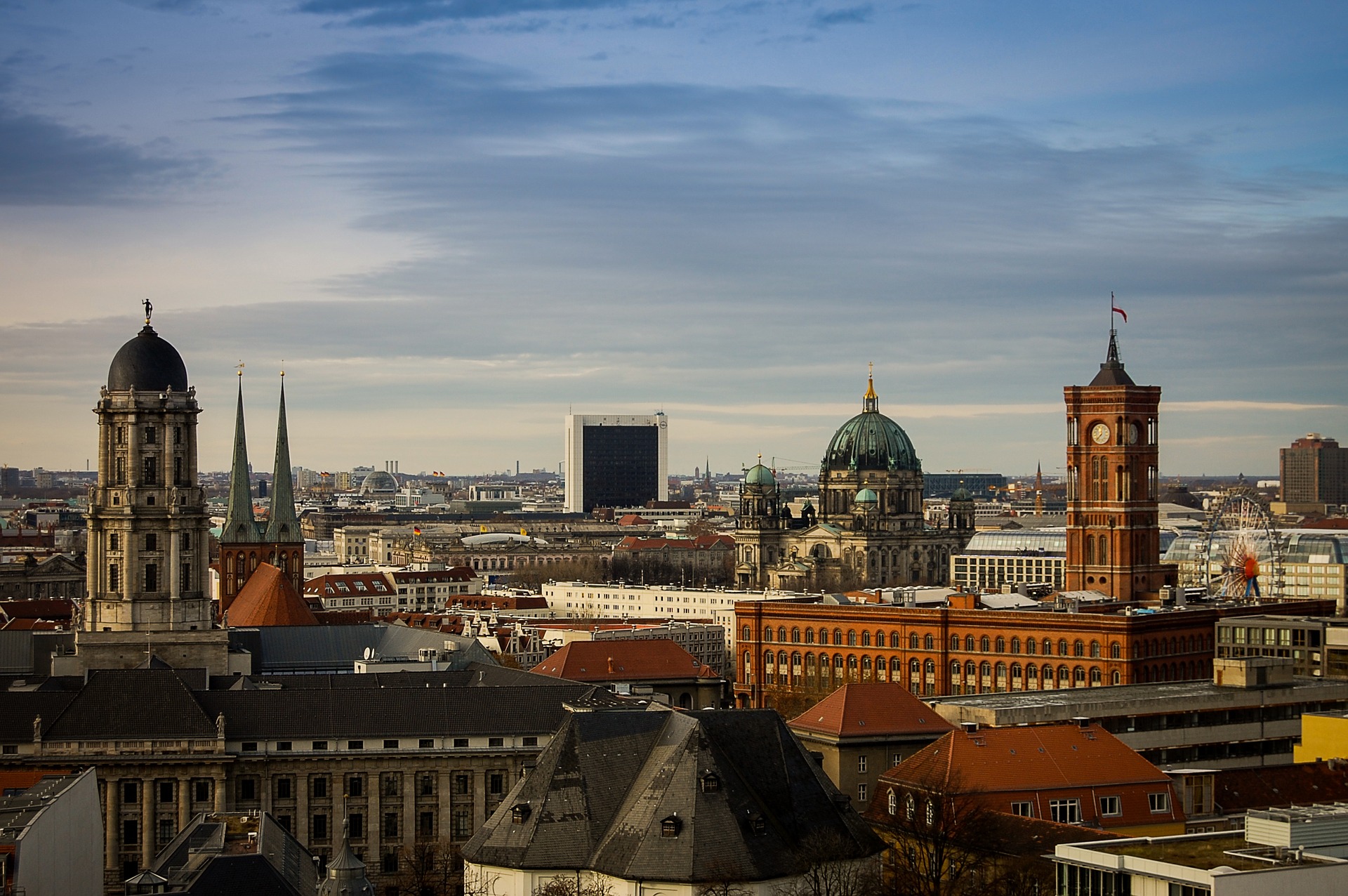 Immer mehr wollen in die Metropolen ziehen. Doch die hohe Nachfrage nach Wohnraum verknappt und verteuert das Angebot.