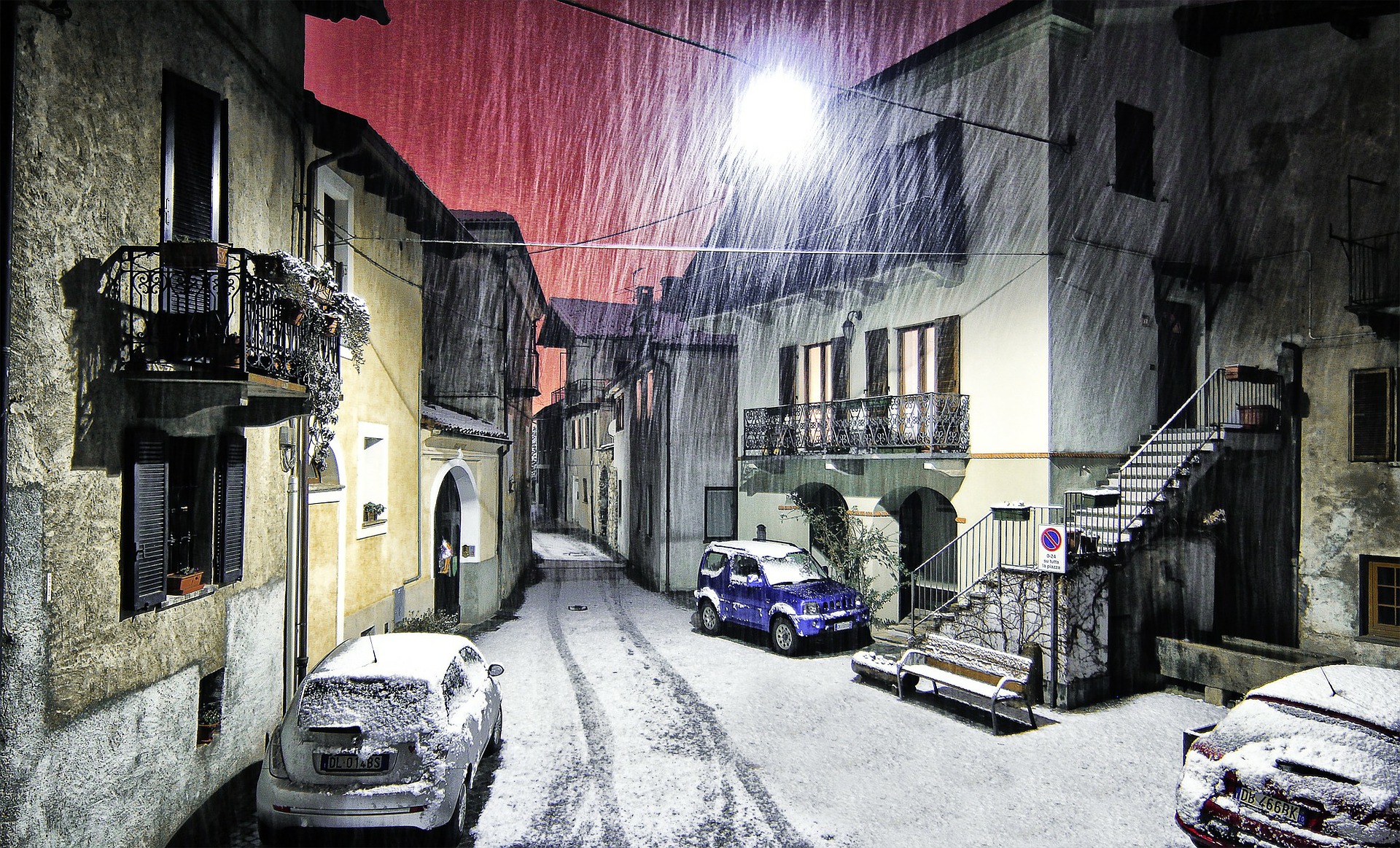 Strom gab es auch vor 100 Jahren bei weitem noch nicht in allen deutschen oder sonstigen EU-Dörfchen. Hier ein Dorf in Italien.